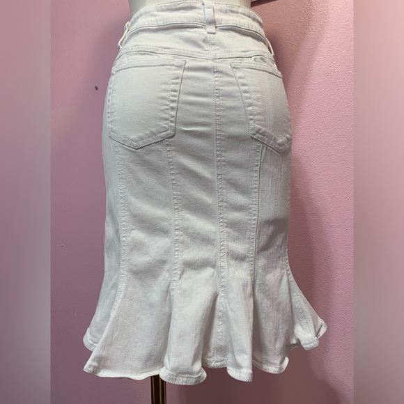 VTG Guess White Denim Skirt With Flared Mermaid-Style Bottom size 24 - Picture 10 of 10